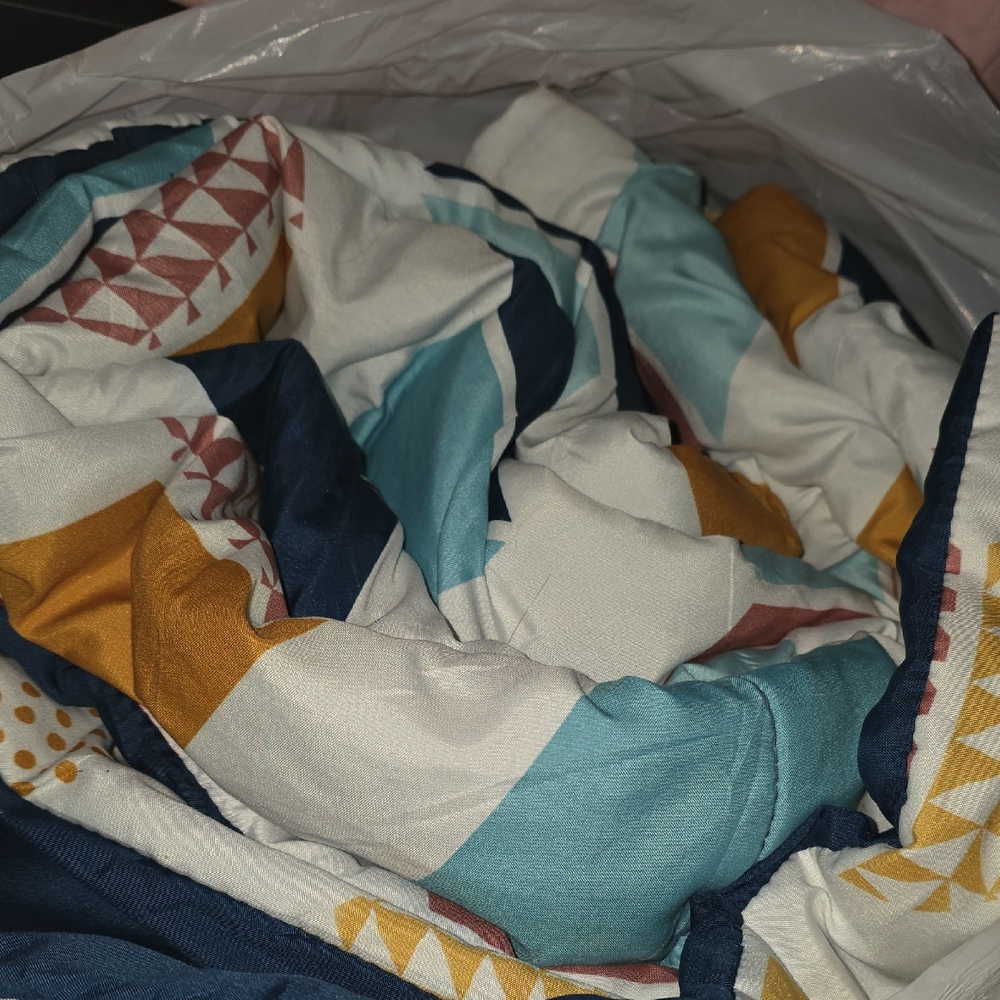 Geometric Patterned Bedding Set